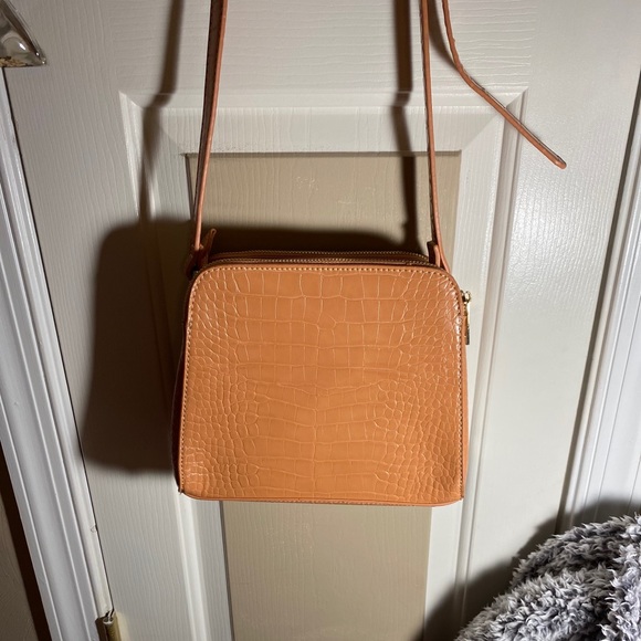 KAYLA+AVA VEGAN CROSS BODY PURSE - Picture 5 of 7